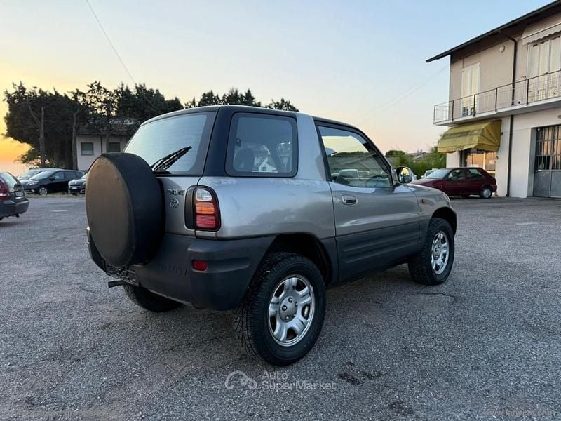 Usata Toyota RAV4 128 CV (94 kW) 1999 SUV