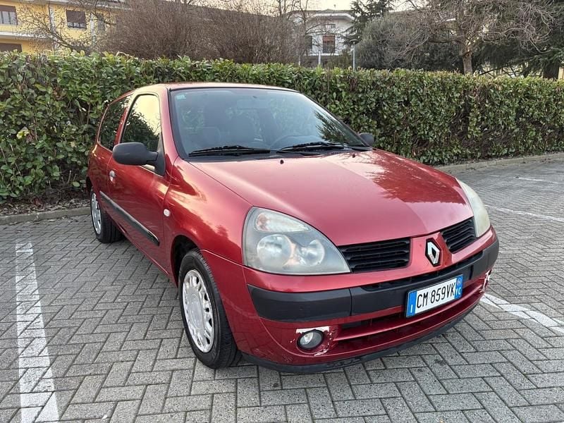 Usata Renault Clio II 74 CV (54 kW) 2004 Rosso Berlina