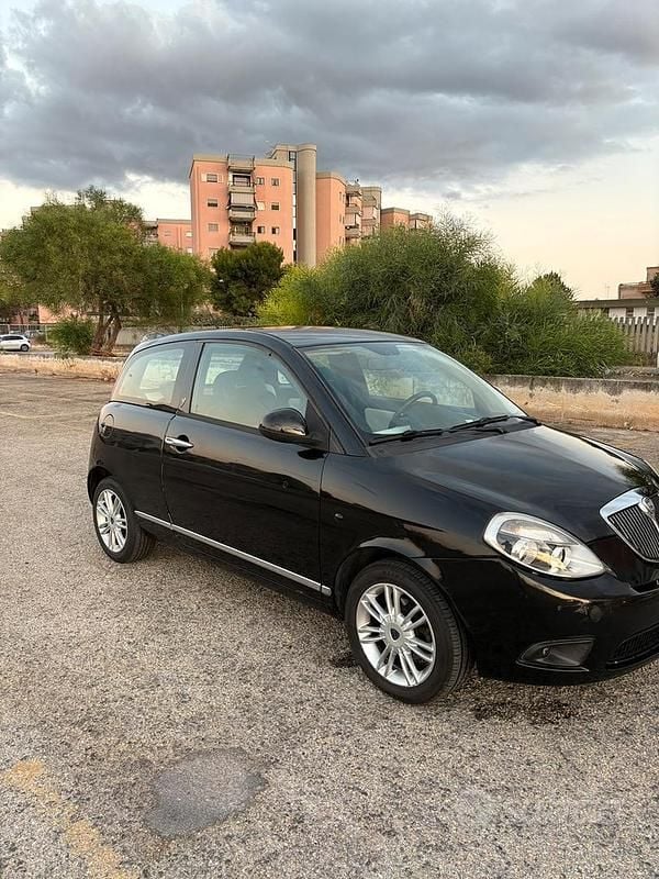 Usata Lancia Ypsilon 69 CV (50 kW) 2011 Nero Utilitaria