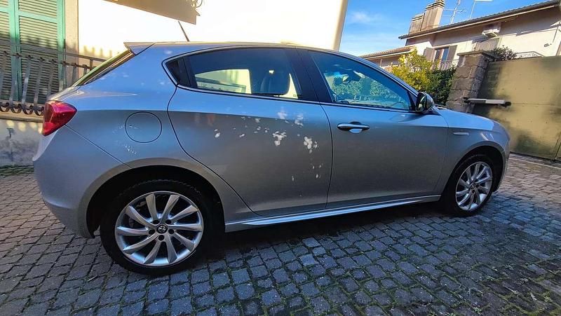 Usata Alfa Romeo Giulietta Distinctive 170 CV (125 kW) 2010 Argento Utilitaria