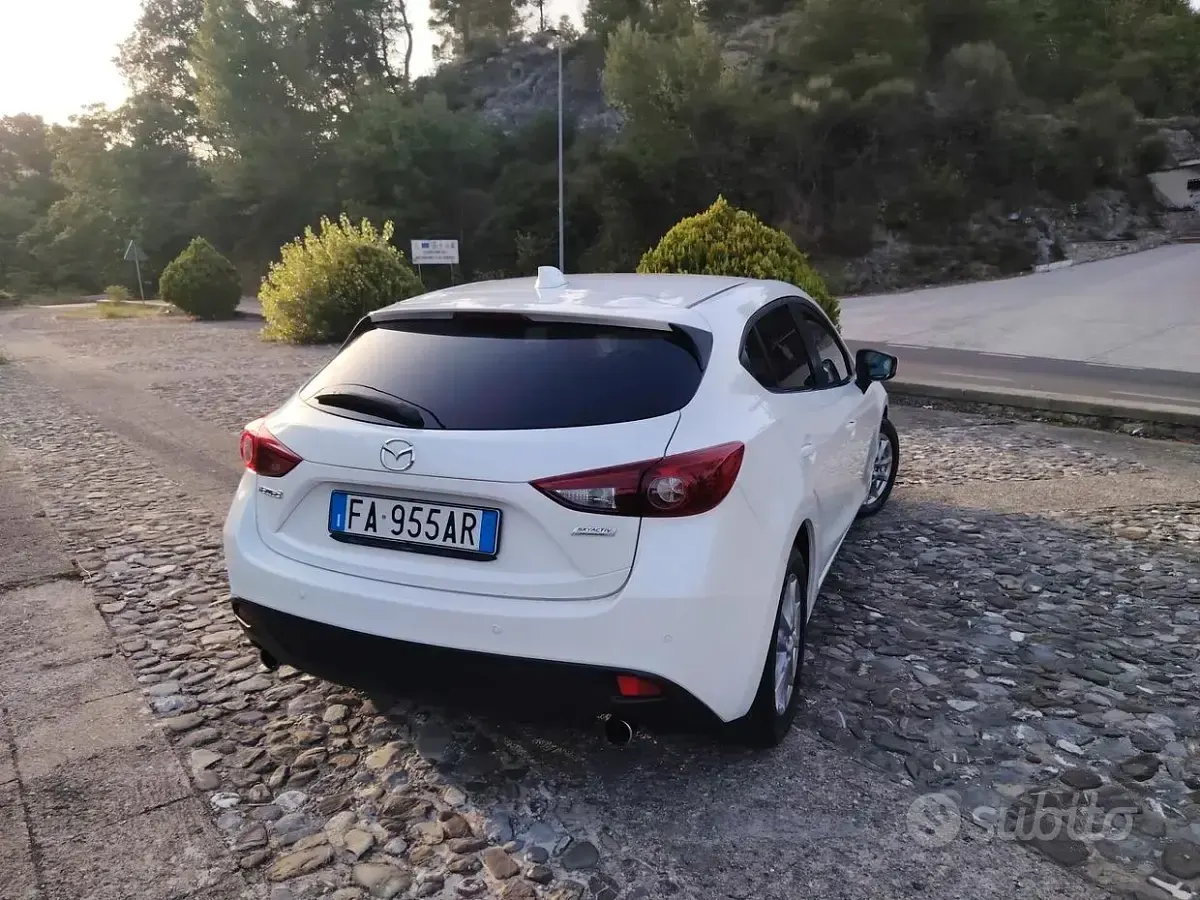 Usata Mazda 3 Exceed 150 CV (110 kW) 2015 Bianco Berlina