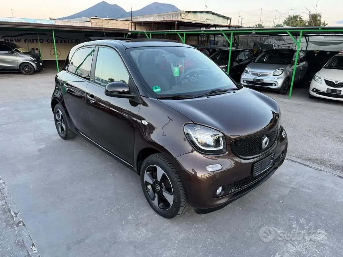Usata Smart ForFour 71 CV (52 kW) 2018 Marrone Utilitaria