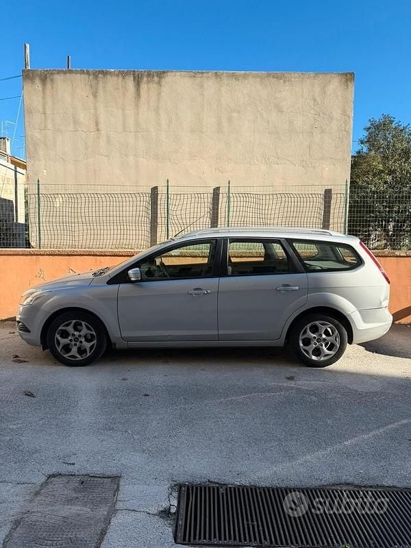 Usata Ford Focus 100 CV (73 kW) 2009 Grigio Berlina