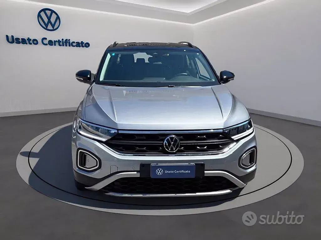 Usata VW T-Roc Life 110 CV (80 kW) 2023 Pyrit silver met/tetto nero me SUV
