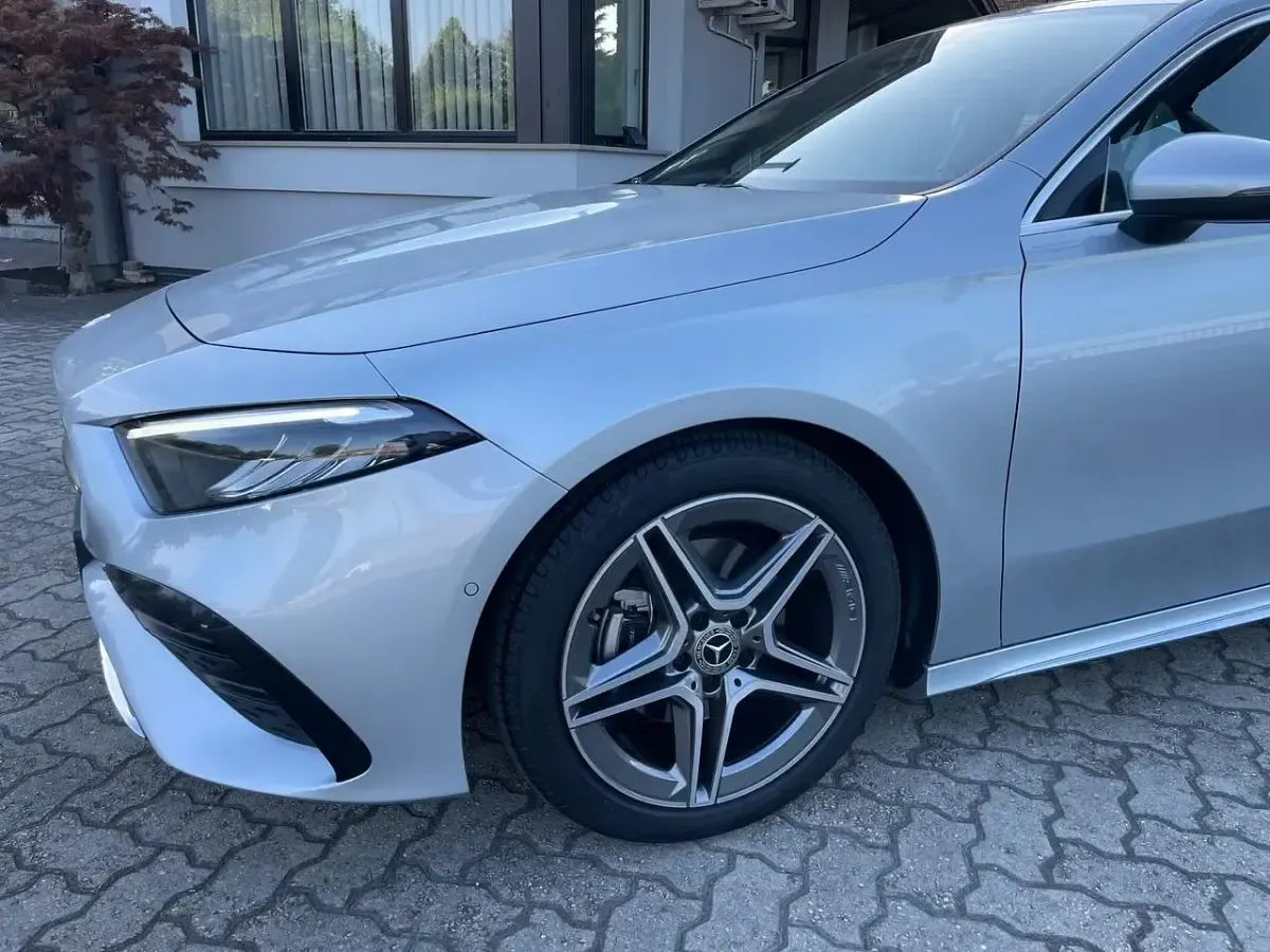 Usata Mercedes A180 AMG Line Premium Plus 136 CV (100 kW) 2025 Argento Berlina