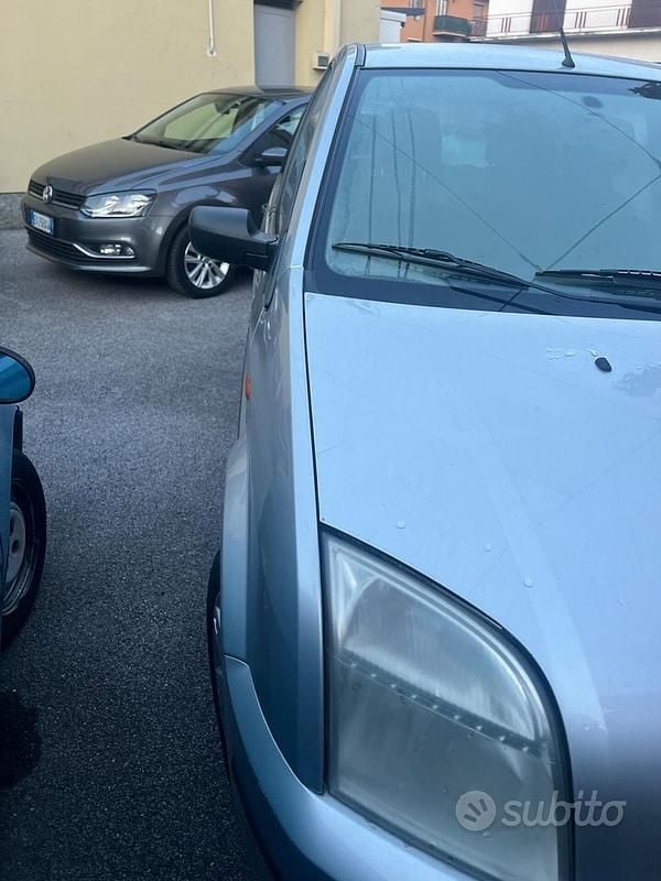 Usata Ford Fusion 67 CV (49 kW) 2005 Grigio Berlina