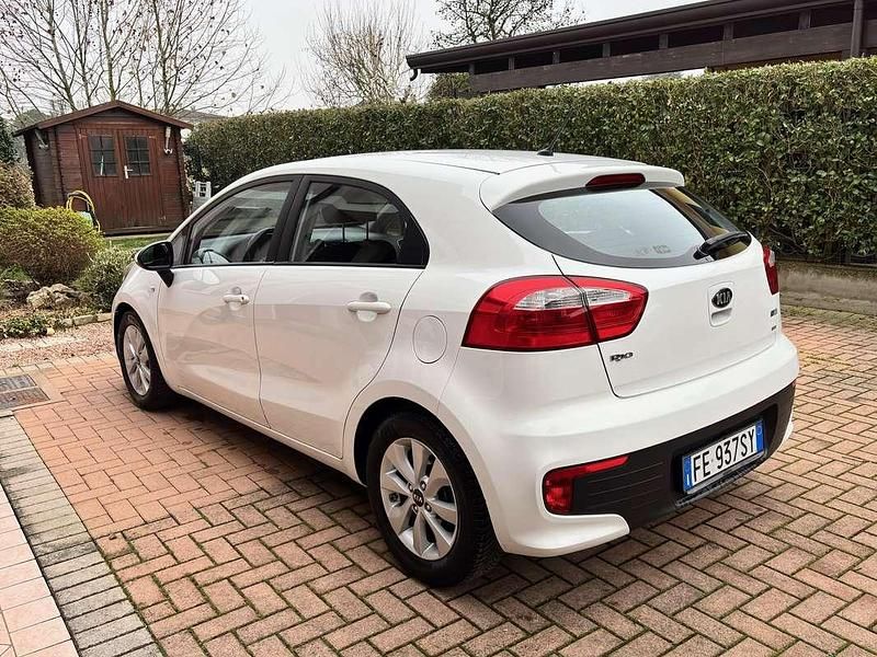 Usata Kia Rio Active 83 CV (61 kW) 2016 Bianco Utilitaria