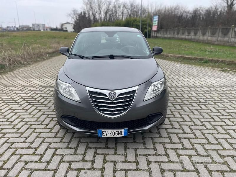 Usata Lancia Ypsilon Gold 85 CV (62 kW) 2014 Grigio Utilitaria