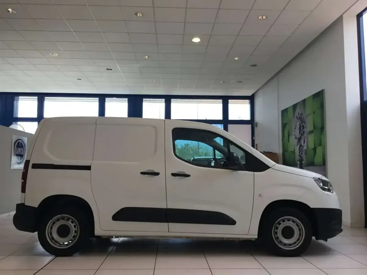 Begagnad Toyota Proace City City 102 HK (75 kW) 2021 Vit Minibuss