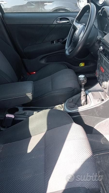 Begagnad Alfa Romeo 147 116 HK (85 kW) 2005 Grå Halvkombi