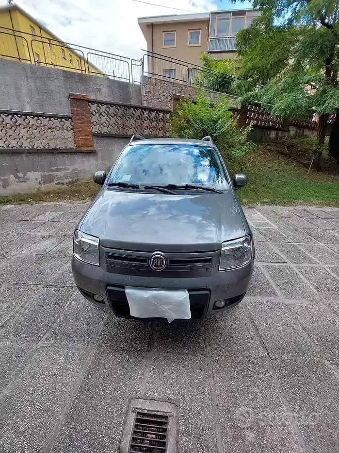 Usata Fiat Panda 4x4 Climbing 75 CV (55 kW) 2013 Grigio Utilitaria