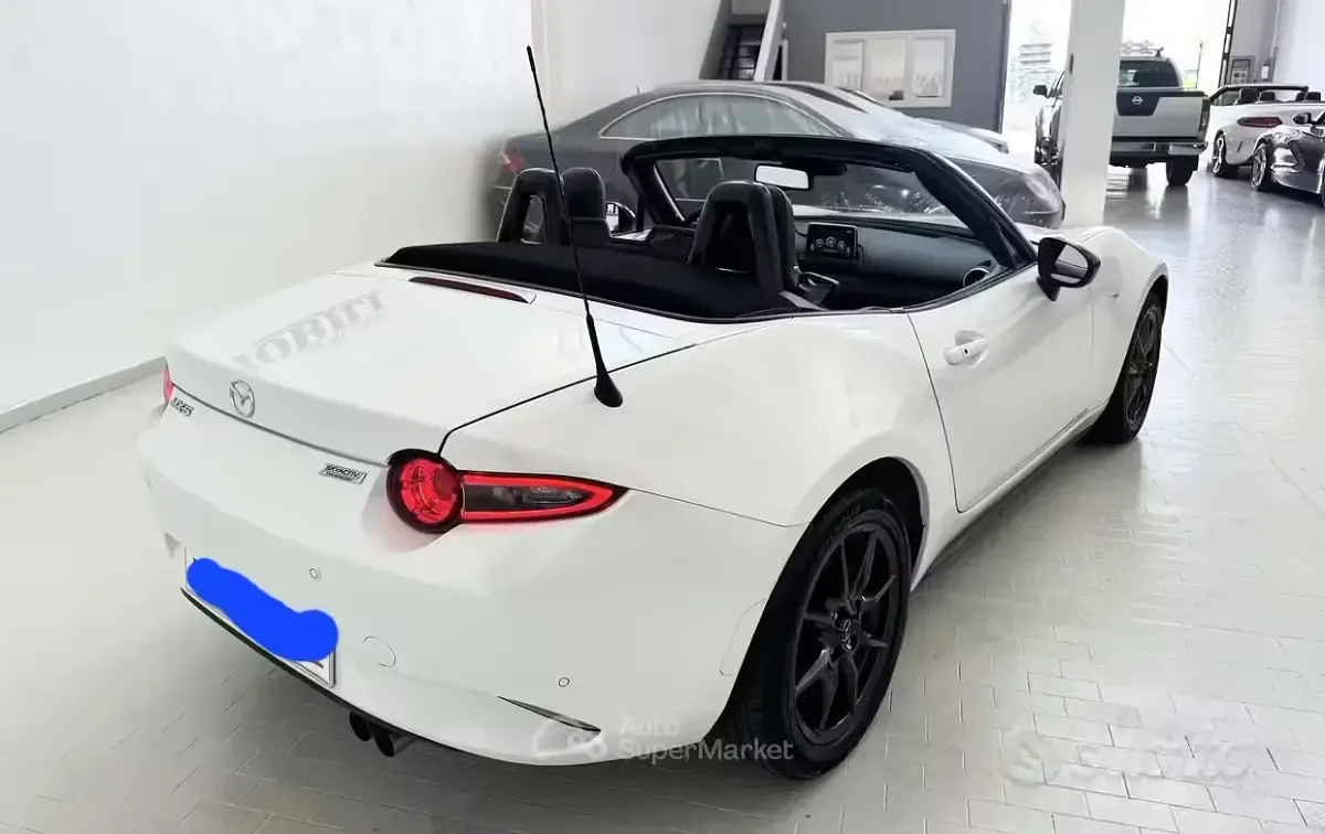 Usata Mazda MX5 132 CV (97 kW) 2023 Bianco Cabrio