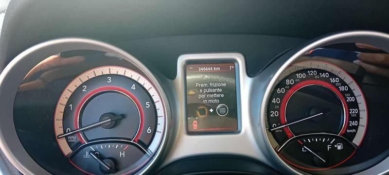 Käytetty Fiat Freemont 140 HP (102 kW) 2011 Harmaa Katumaasturi