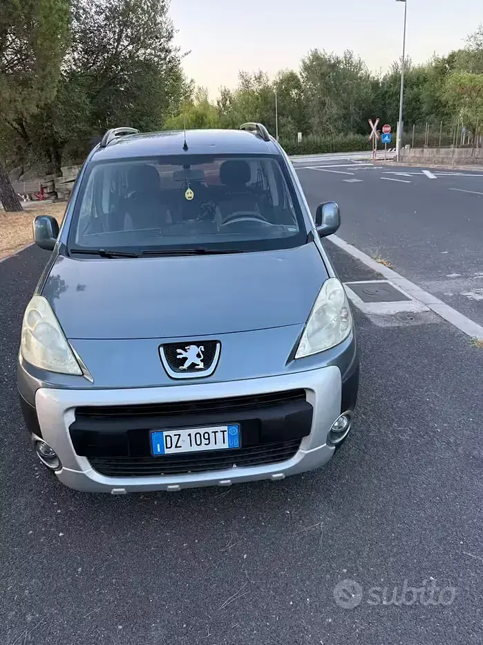 Usata Peugeot Partner Tepee Outdoor 90 CV (66 kW) 2009 Beige Monovolume