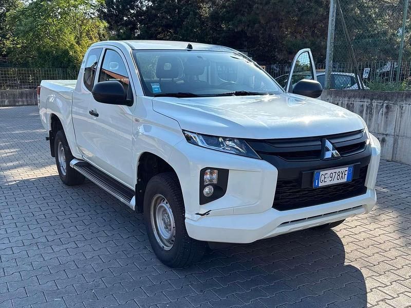 Usata Mitsubishi L200 150 CV (110 kW) 2021 Bianco Pick-up