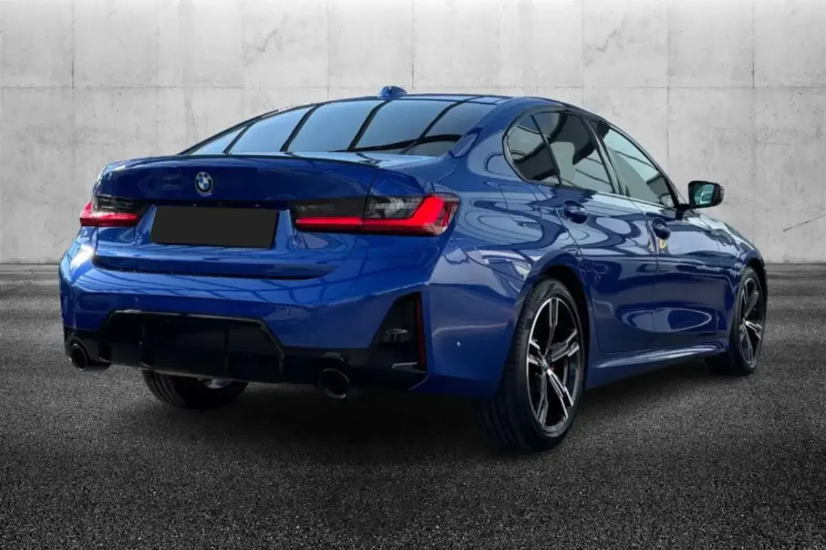 Usata BMW 330 M Sport 286 CV (210 kW) 2025 Blu/azzurro Berlina