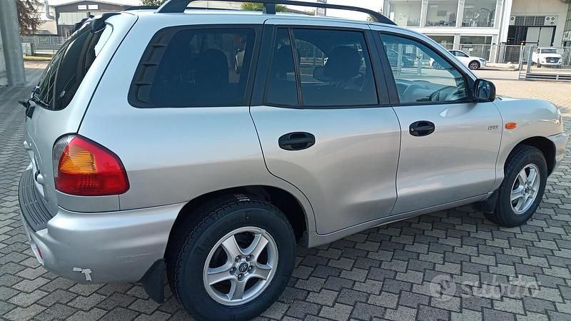 Usata Hyundai Santa Fe 112 CV (82 kW) 2004 Grigio SUV