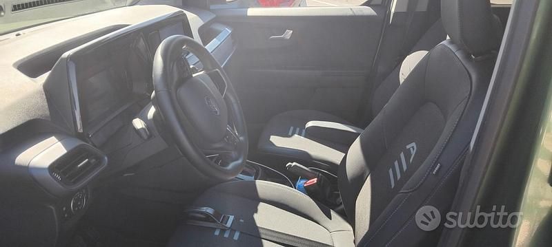 Usata Ford Tourneo 125 CV (91 kW) 2024 Monovolume
