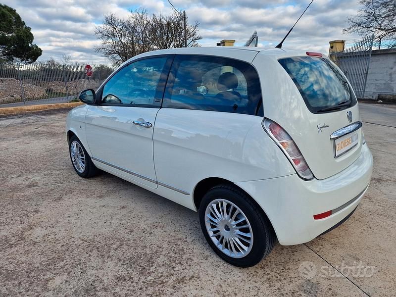 Usata Lancia Ypsilon 69 CV (50 kW) 2011 Bianco Utilitaria