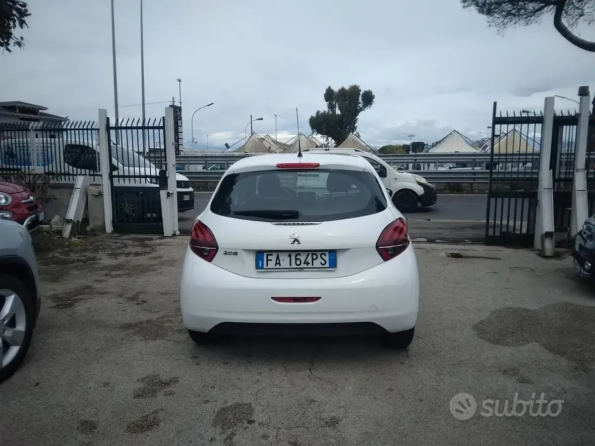Usata Peugeot 208 Allure 82 CV (60 kW) 2015 Bianco Utilitaria