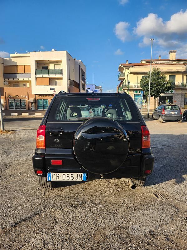 Usata Toyota RAV4 116 CV (85 kW) 2003 Nero SUV