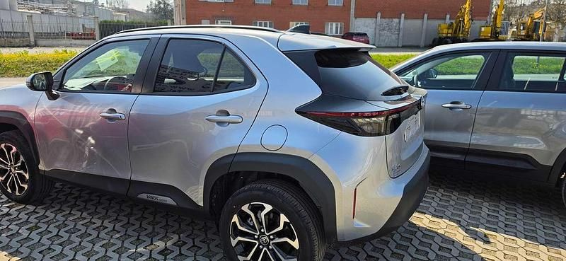 Nuova Toyota Yaris Cross Trend 92 CV (67 kW) 2025 Argento SUV