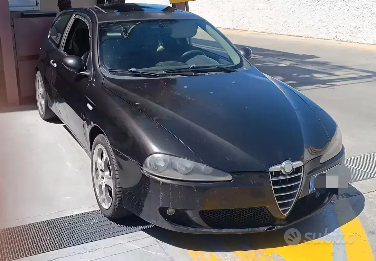 Usata Alfa Romeo 147 140 CV (102 kW) 2005 Nero Utilitaria