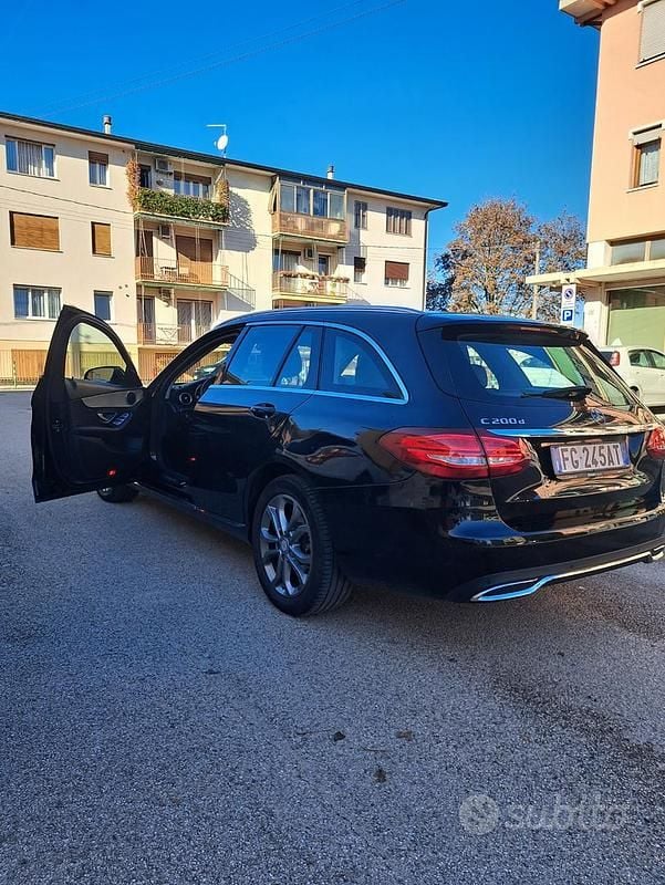 Usata Mercedes C200 136 CV (100 kW) 2016 Nero Station wagon