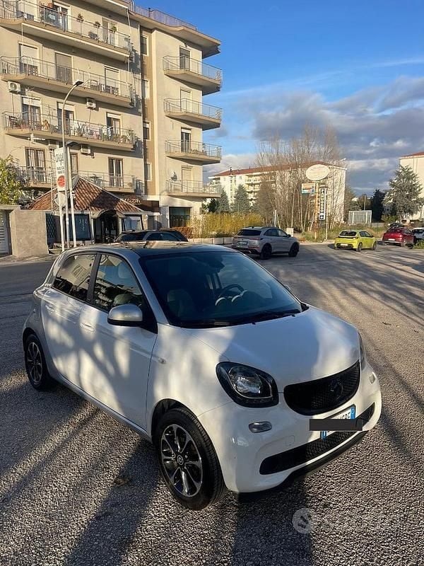 Bianco Usata 2015 Smart ForFour Utilitaria | 7000 € - Immagine 1/4