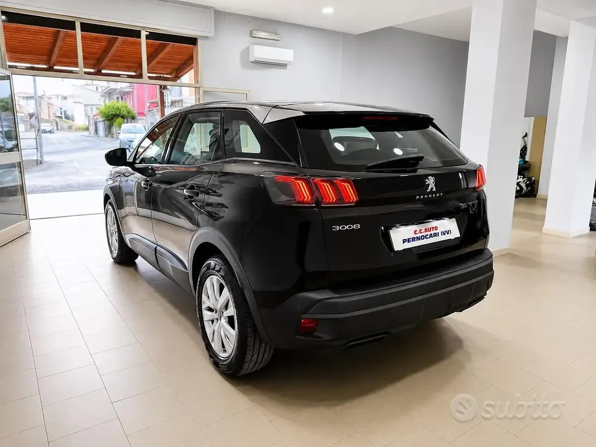 Usata Peugeot 3008 Allure 131 CV (96 kW) 2021 Nero SUV