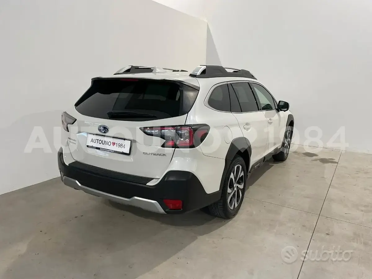Usado Subaru Outback Premium 169 CV (124 kW) 2021 Blanco Familiar