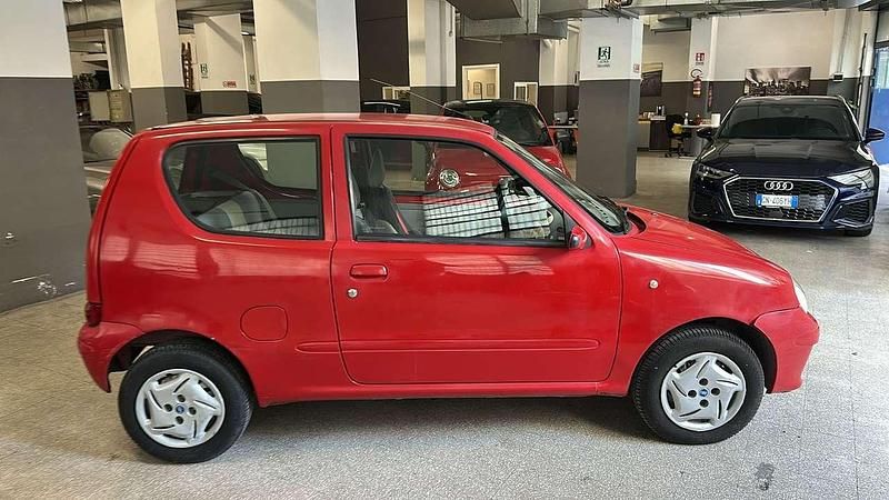Usata Fiat 600 54 CV (39 kW) 2007 Rosso Utilitaria