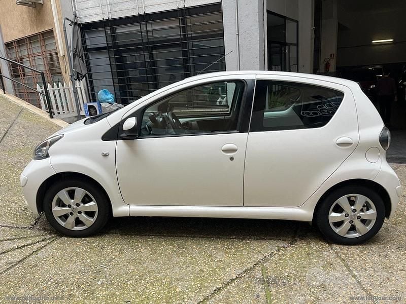 Usata Toyota Aygo Cool 68 CV (50 kW) 2013 Bianco Utilitaria