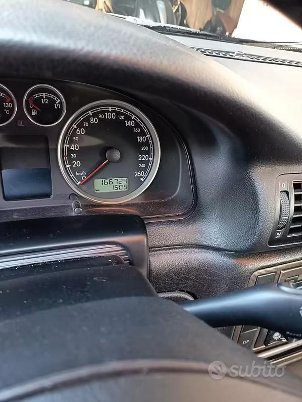 Usata VW Passat 130 CV (95 kW) 2001 Grigio Berlina