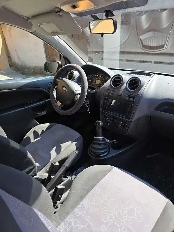 Usata Ford Fiesta Ghia 75 CV (55 kW) 2007 Utilitaria
