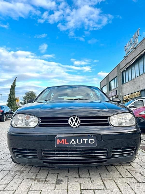 Usata VW Golf IV Highline 104 CV (76 kW) 2002 Nero Berlina