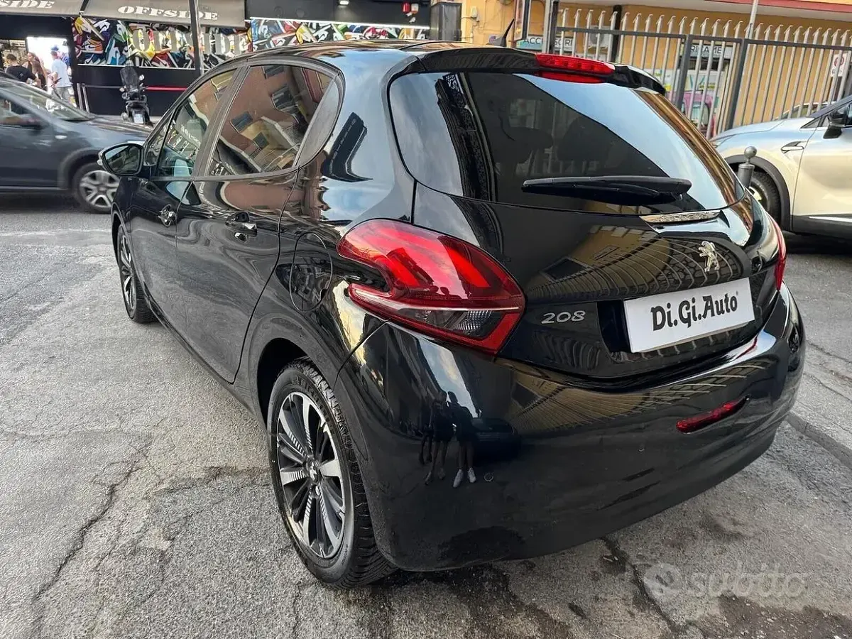 Usata Peugeot 208 Allure 102 CV (75 kW) 2020 Nero Utilitaria