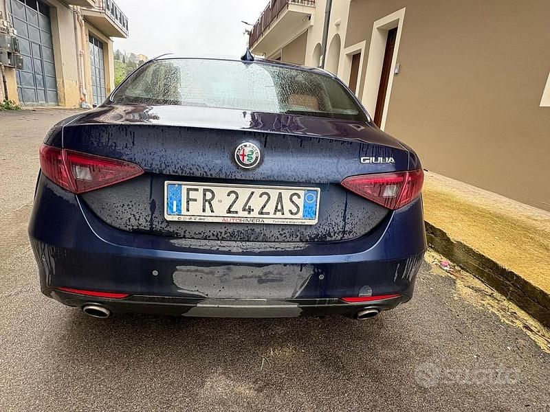 Usata Alfa Romeo Giulia 180 CV (132 kW) 2018 Blu Berlina