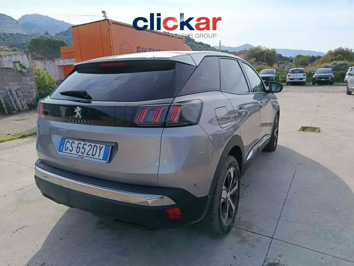Usata Peugeot 3008 Allure 131 CV (96 kW) 2023 Argento SUV