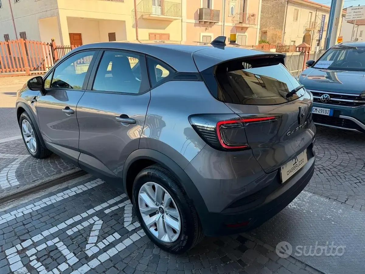 Usata Renault Captur Evolution 101 CV (74 kW) 2024 Grigio SUV