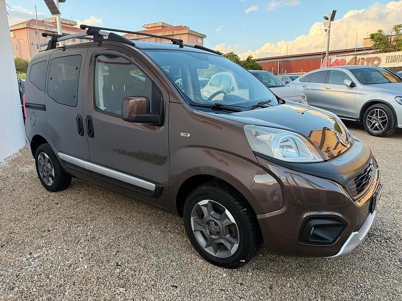 Usata Fiat Qubo Trekking 95 CV (69 kW) 2016 Marrone Monovolume