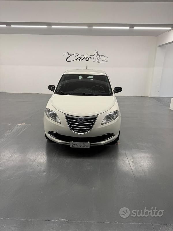 Usata Lancia Ypsilon Gold 85 CV (62 kW) 2013 Bianco Utilitaria