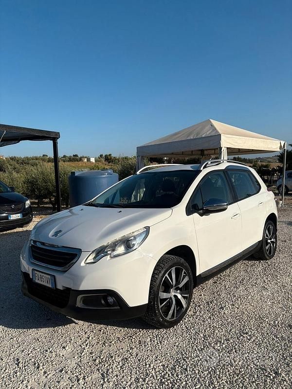 Usata Peugeot 2008 Allure 100 CV (73 kW) 2015 Bianco SUV