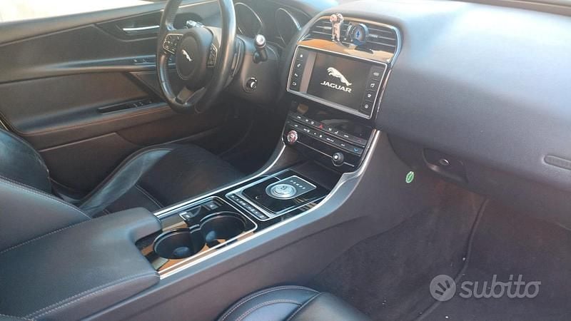 Usata Jaguar XE 163 CV (119 kW) 2016 Bianco Berlina