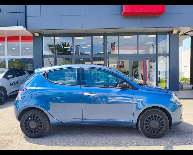Usata Lancia Ypsilon Silver 69 CV (50 kW) 2022 Blu Utilitaria