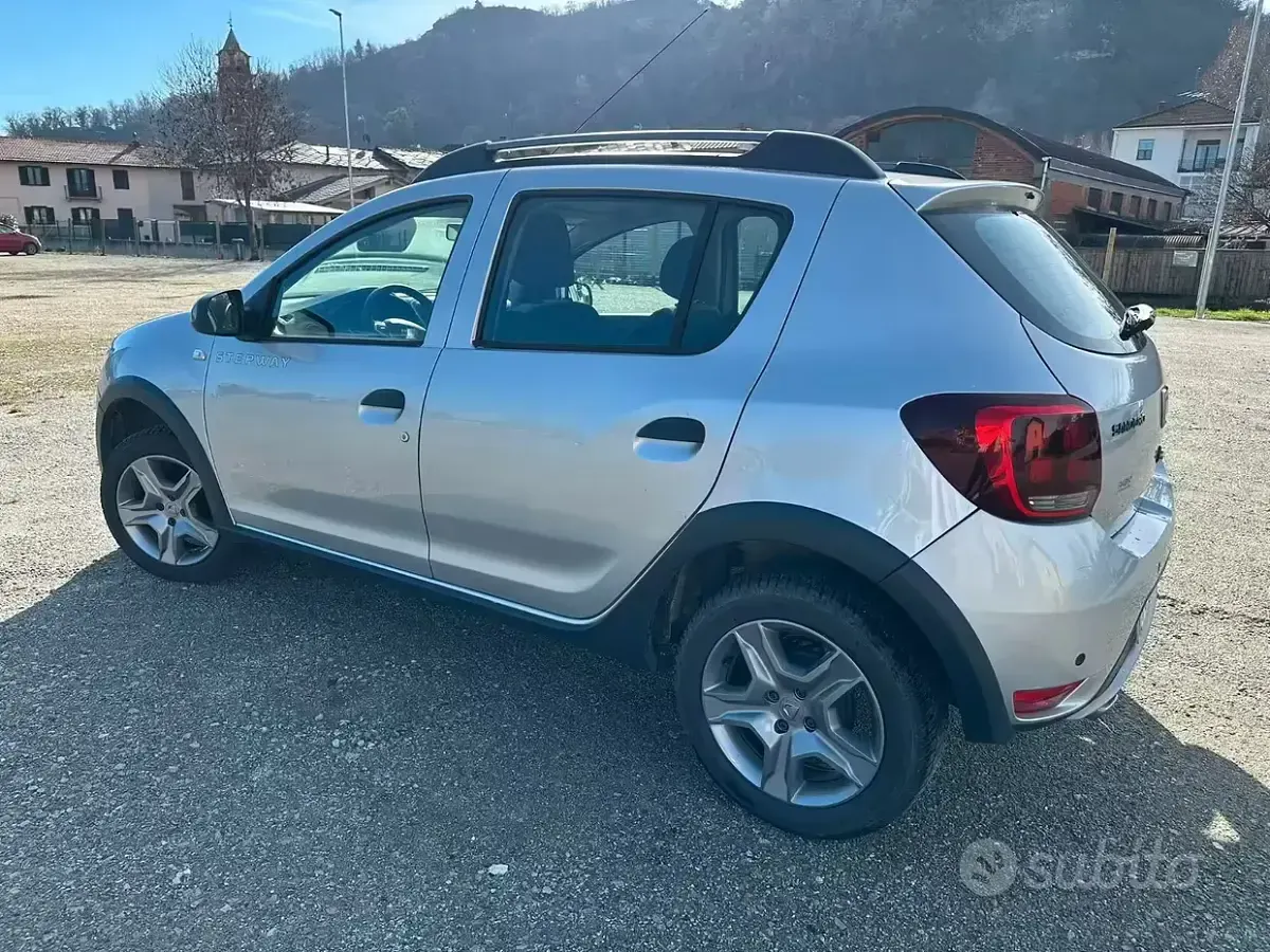 Usata Dacia Sandero 90 CV (66 kW) 2018 Grigio Berlina
