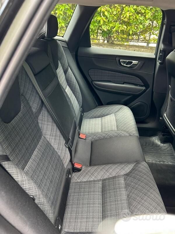 Usata Volvo XC60 Momentum 197 CV (144 kW) 2022 Nero SUV