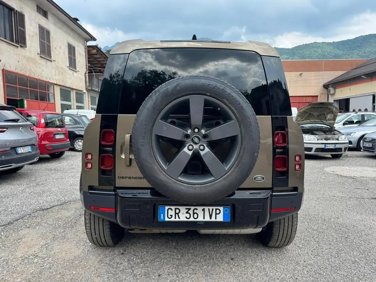 Usata Land Rover Defender HSE 248 CV (182 kW) 2021 Marrone SUV