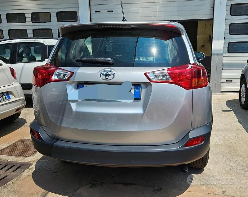 Usata Toyota RAV4 Style 123 CV (90 kW) 2015 Grigio Berlina