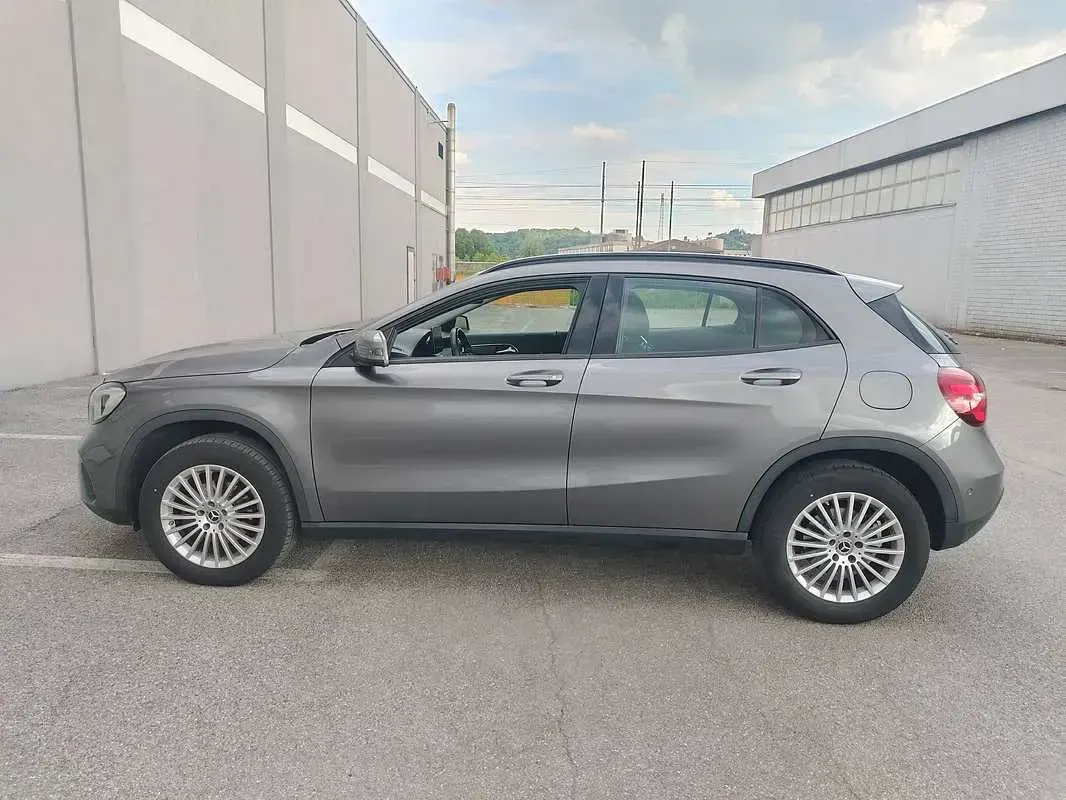 Usata Mercedes GLA200 Executive 136 CV (100 kW) 2019 Grigio SUV